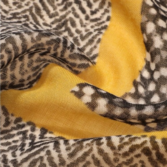 Tassel. Scarf - Picture 2 of 3